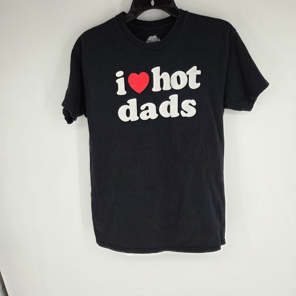 Danny Duncan I Heart Hot Dads Graphic T-Shirt Black Men Size Medium Humorous Tee